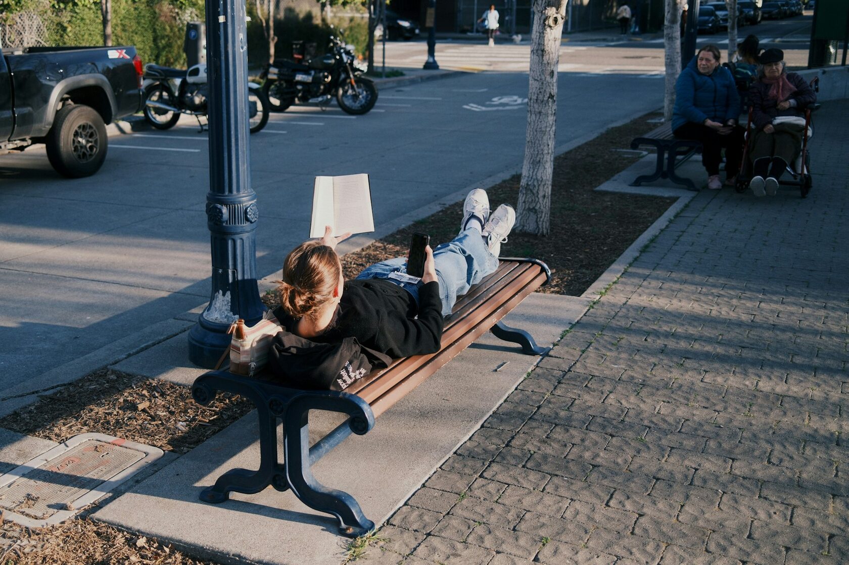 Человек с книгой