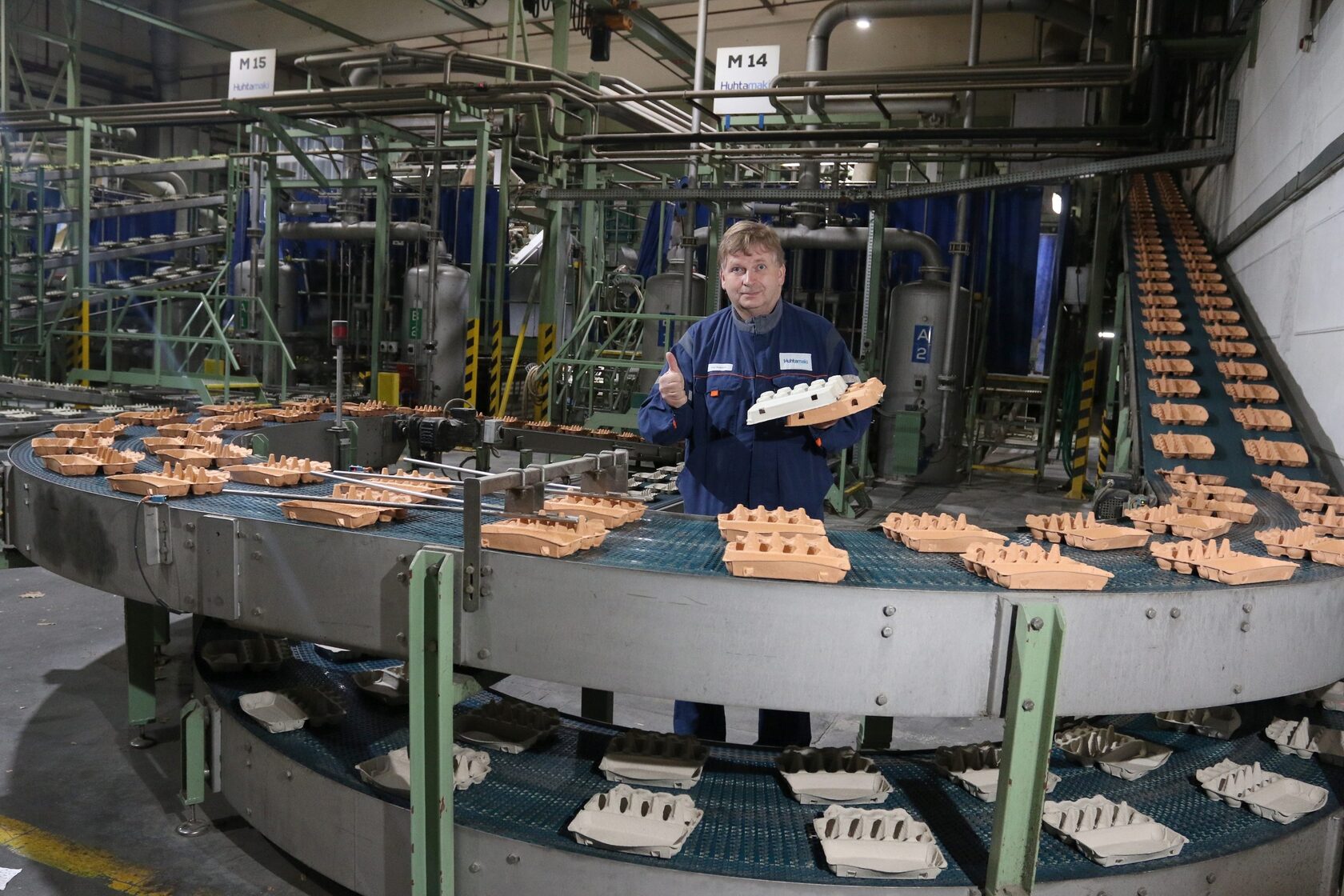 Skilled operator supervising a moulded-pulp packaging line