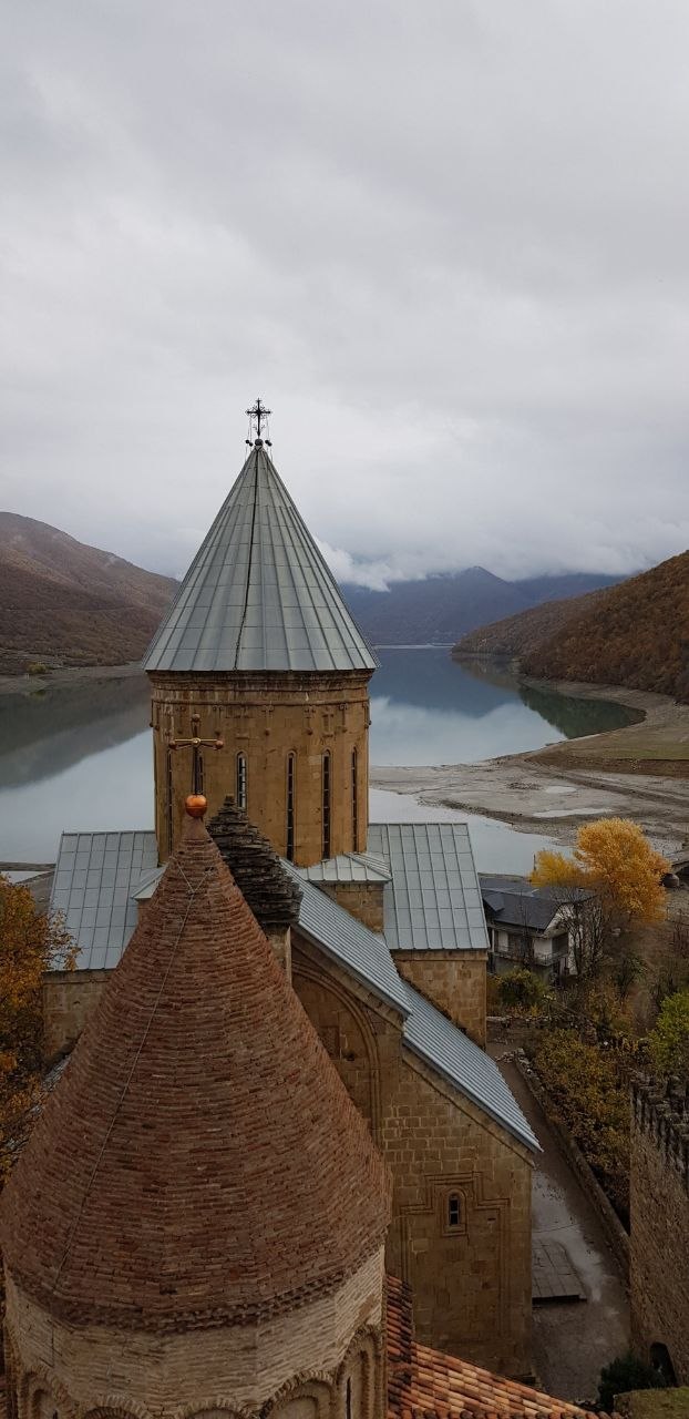Гора Казбек — вид из Степанцминды